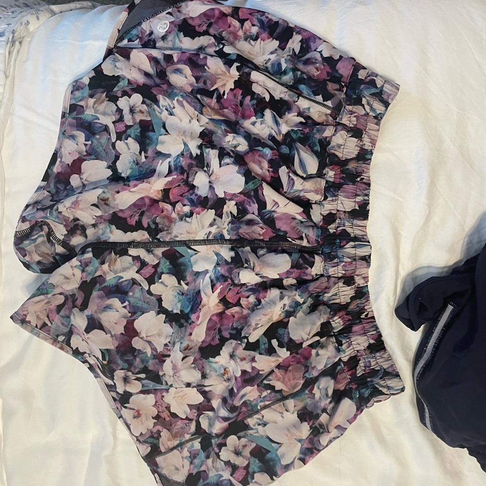 Lululemon Hotty Hot shorts 4 inch floral